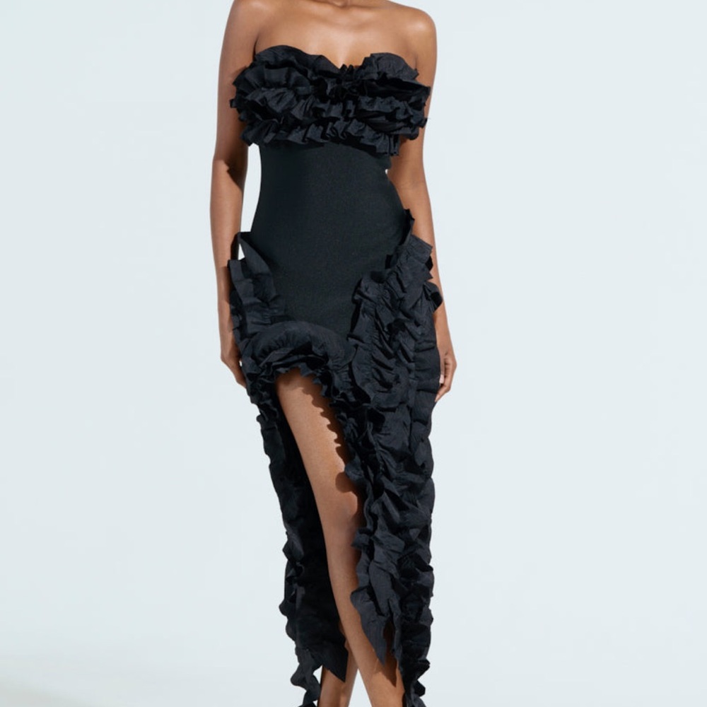 Elegant Black Ruffled Strapless Dress